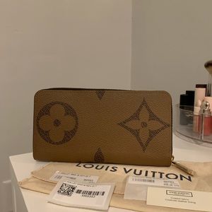 Louie Vuitton Zippy Wallet